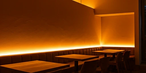 Interior abstracto y acogedor de restaurante con iluminación cálida